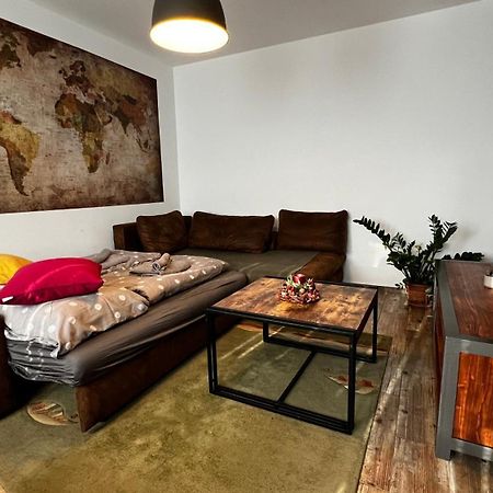 Industrial Apartment I 24Hr Self Check-In I Free Parking & Coffee Banská Bystrica Extérieur photo