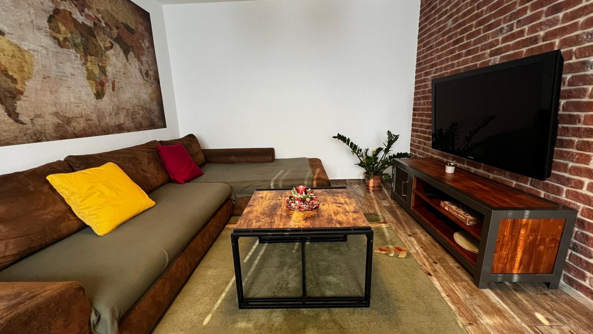 Industrial Apartment I 24Hr Self Check-In I Free Parking & Coffee Banská Bystrica Extérieur photo